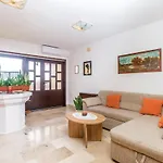 아파트 Awesome In Krk With Swimming Pool 크르크
