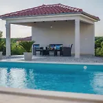 Awesome In Krk With Swimming Pool 크르크