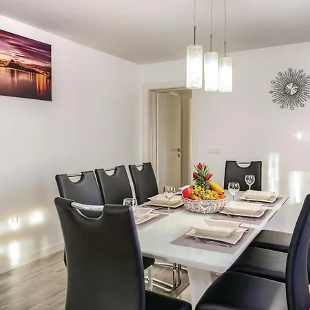 Apartman In Krk With Wifi *